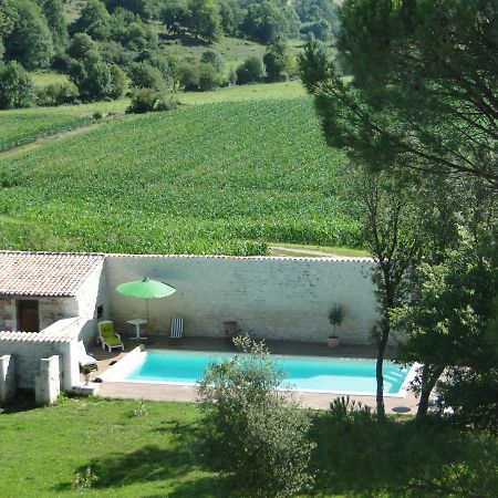 Gite Du Chateau De Pernan Avy 外观 照片