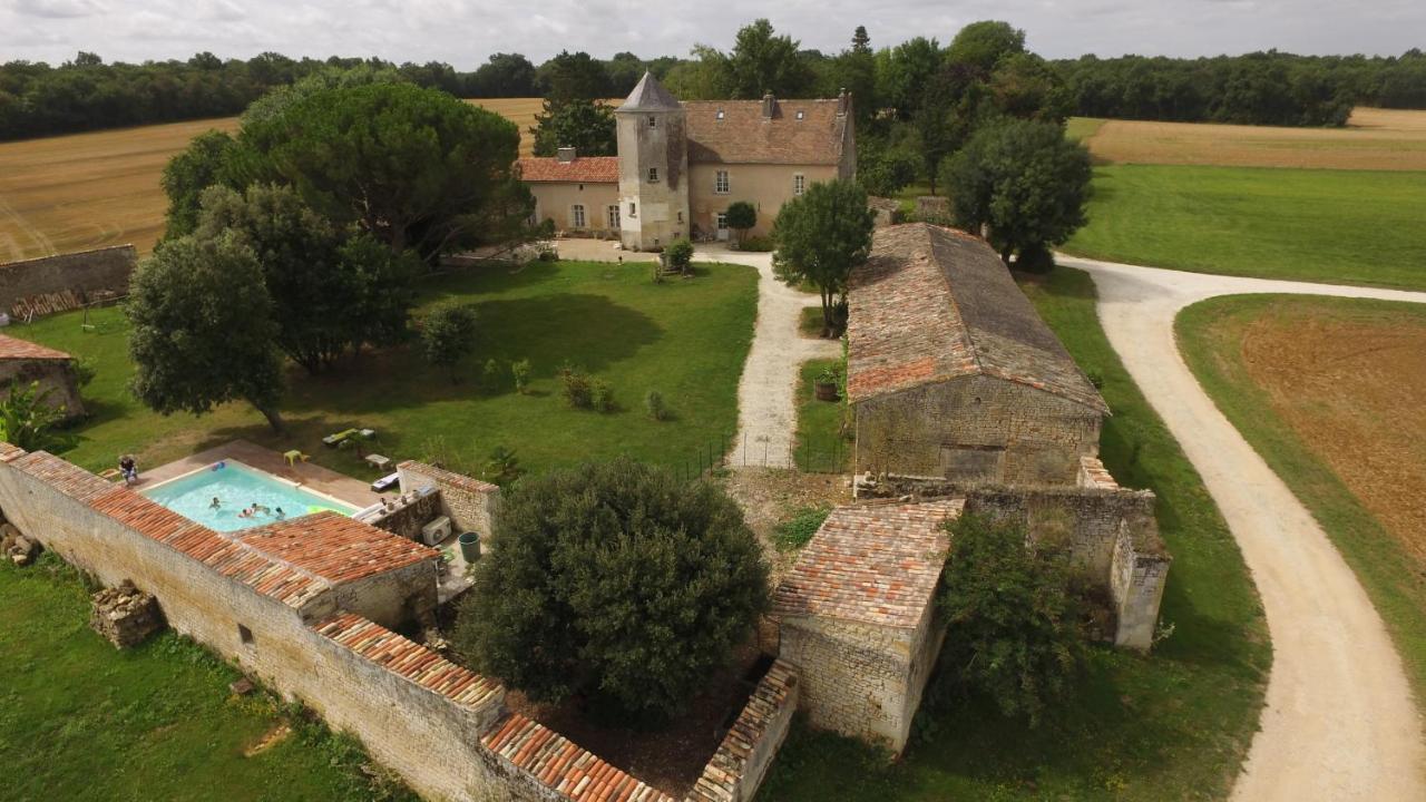 Gite Du Chateau De Pernan Avy 外观 照片