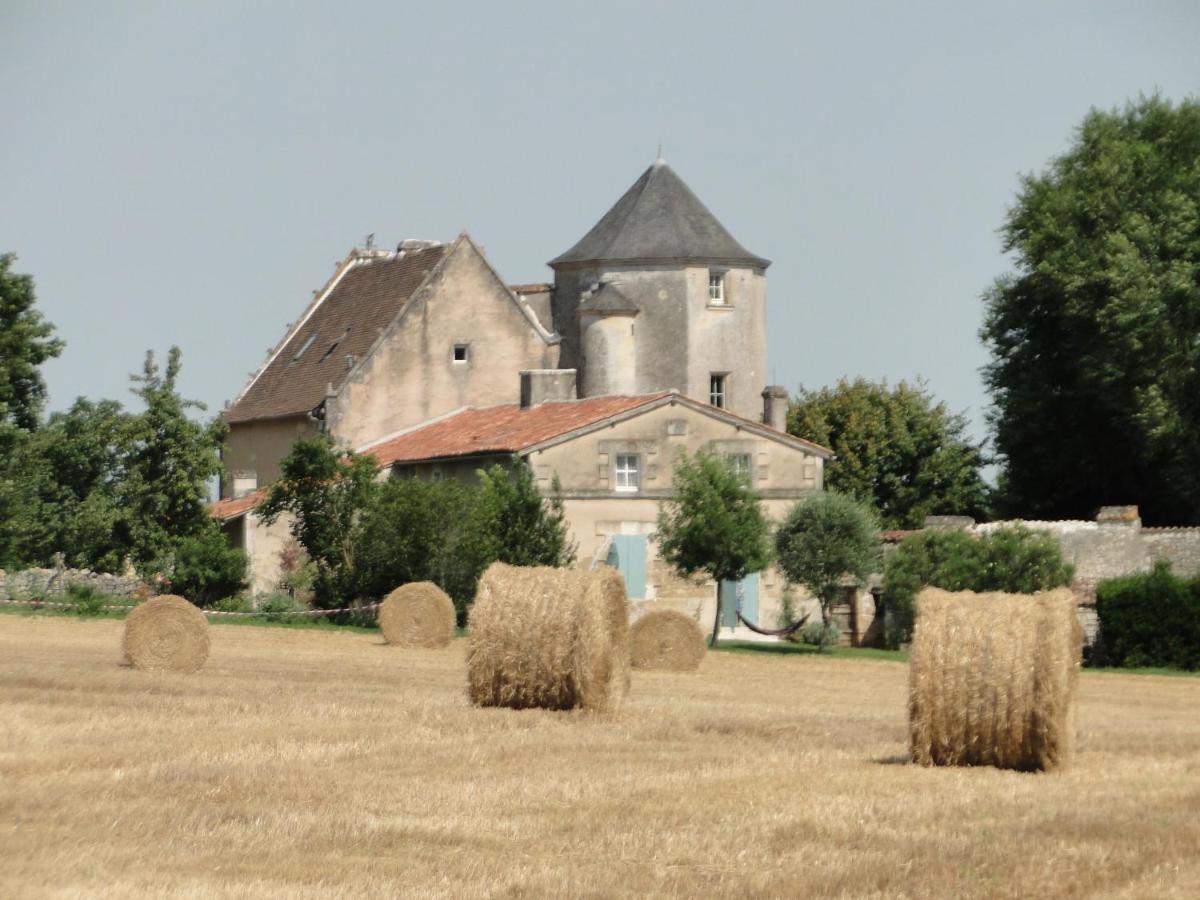 Gite Du Chateau De Pernan Avy 外观 照片