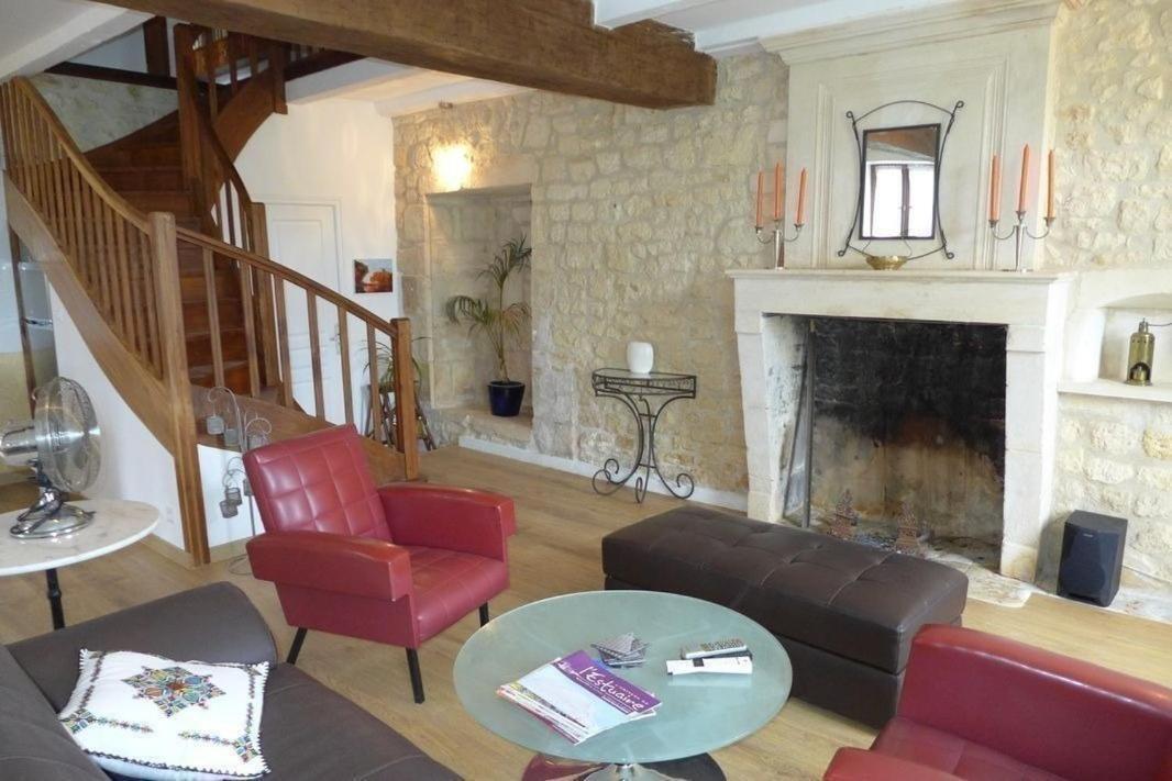 Gite Du Chateau De Pernan Avy 外观 照片