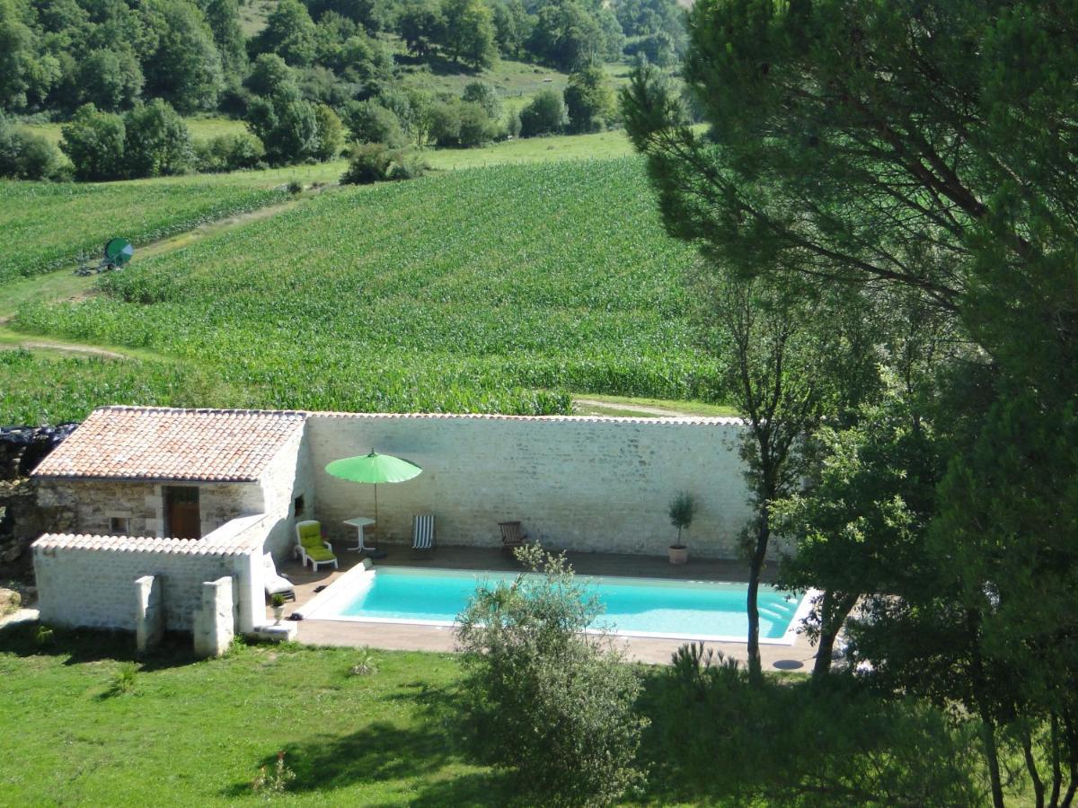 Gite Du Chateau De Pernan Avy 外观 照片