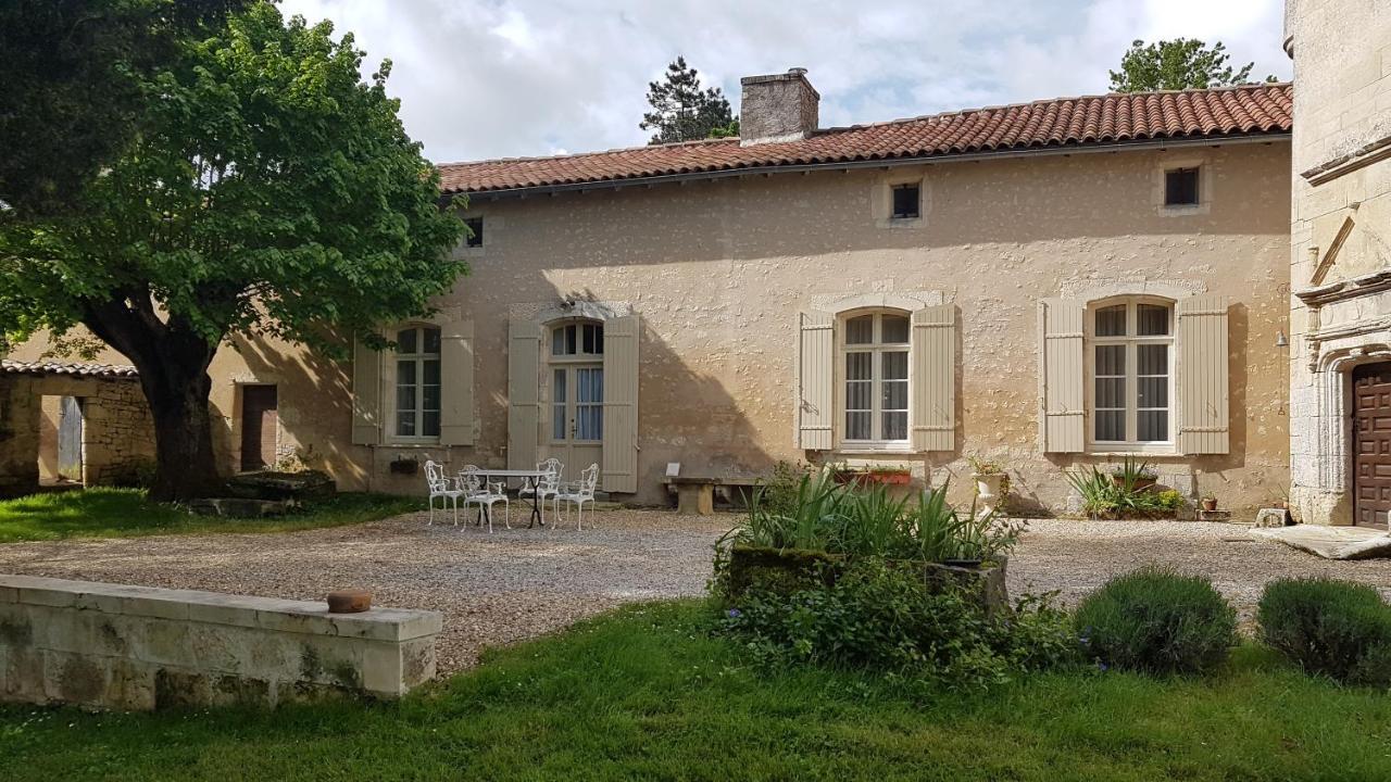 Gite Du Chateau De Pernan Avy 外观 照片