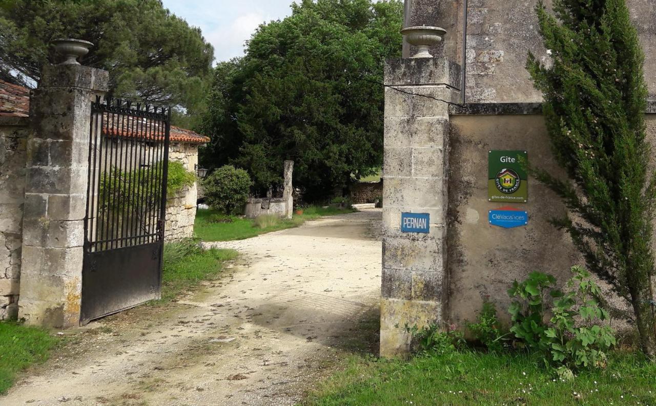 Gite Du Chateau De Pernan Avy 外观 照片